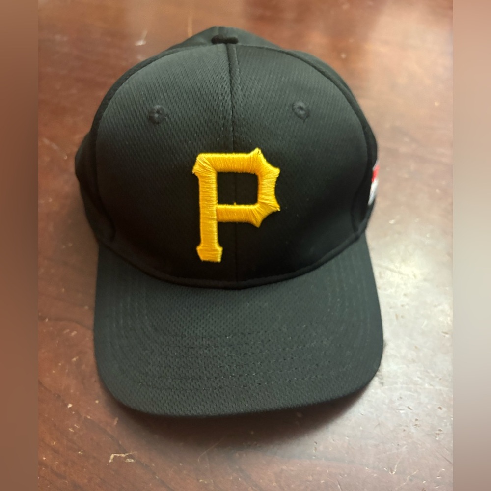 Pirates team mlb youth hat vintage black very nice name on inside